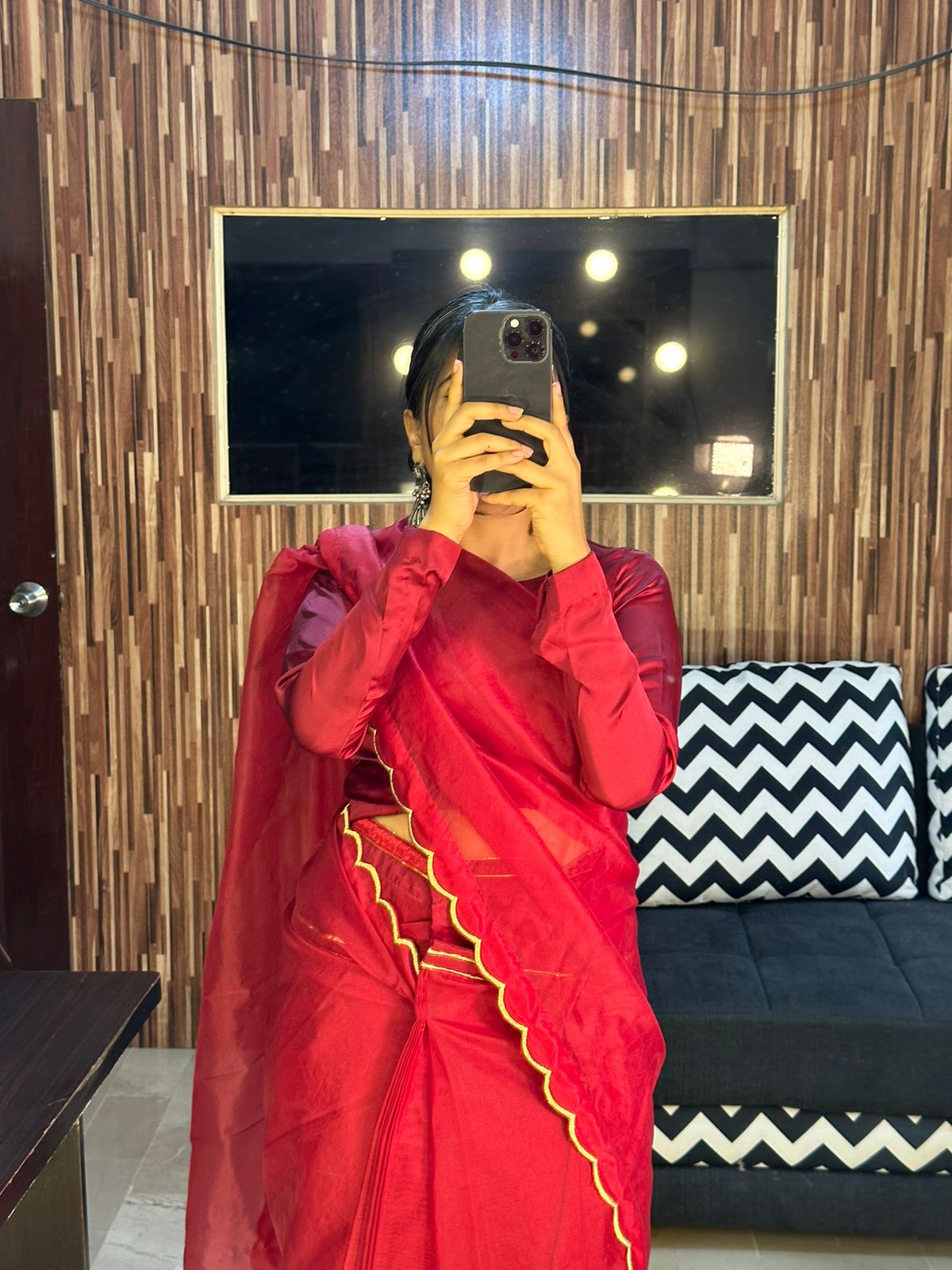 RED SCALLOP SAREE