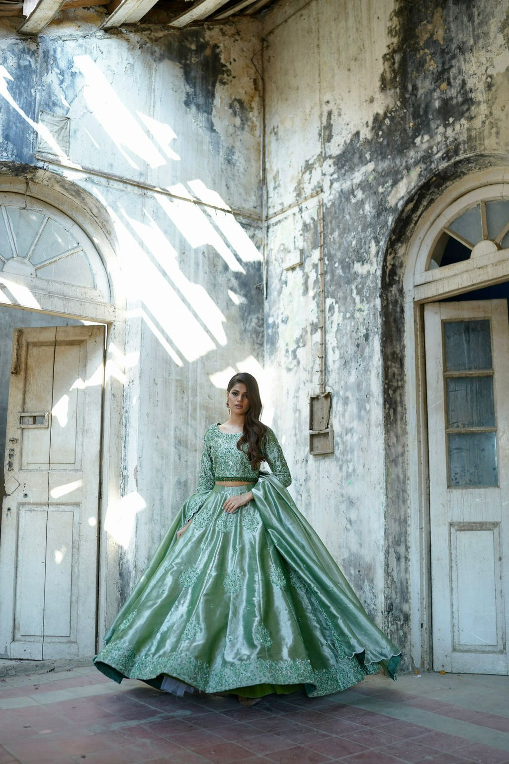 ZEBAISH E ZAMANA ( Lama lehanga choli )