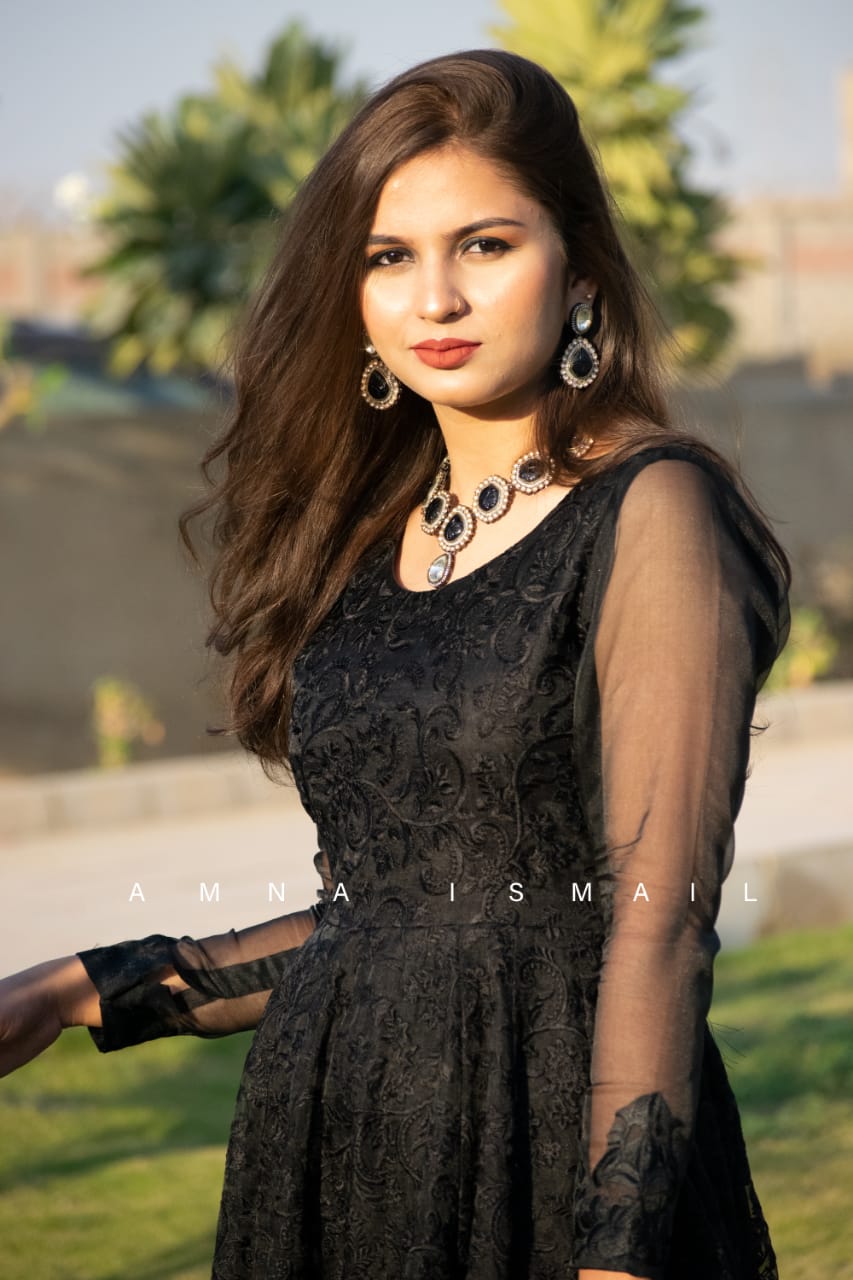 NEGRA (black embrioded full pishwas)