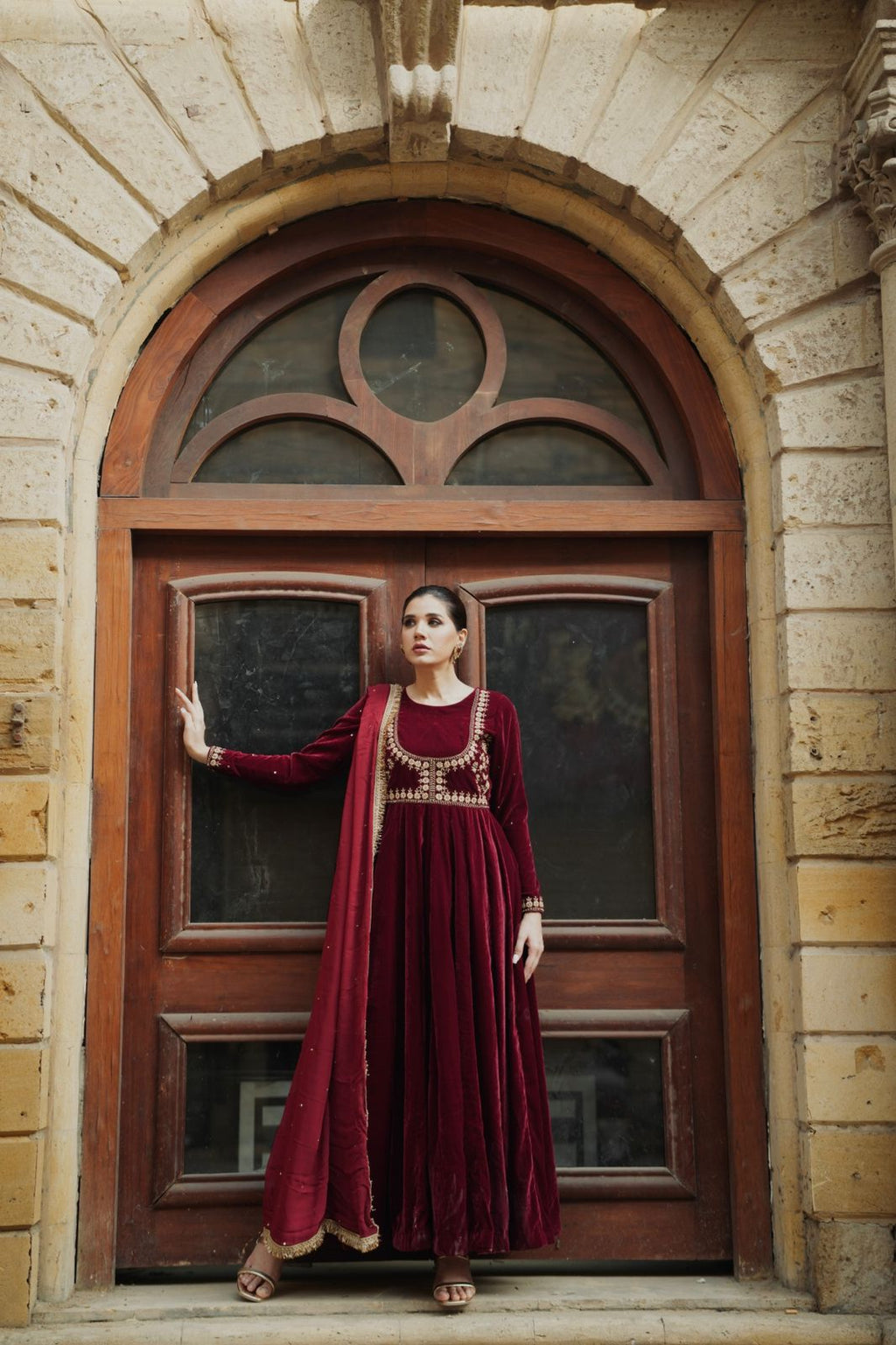 MAROON VELET PISHWAS