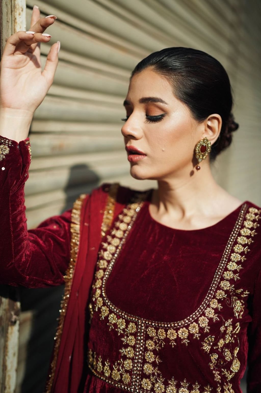 MAROON VELET PISHWAS