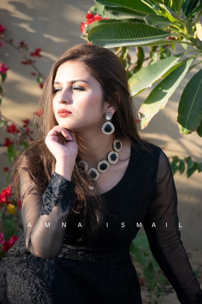 NEGRA (black embrioded full pishwas)