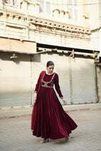 MAROON VELET PISHWAS