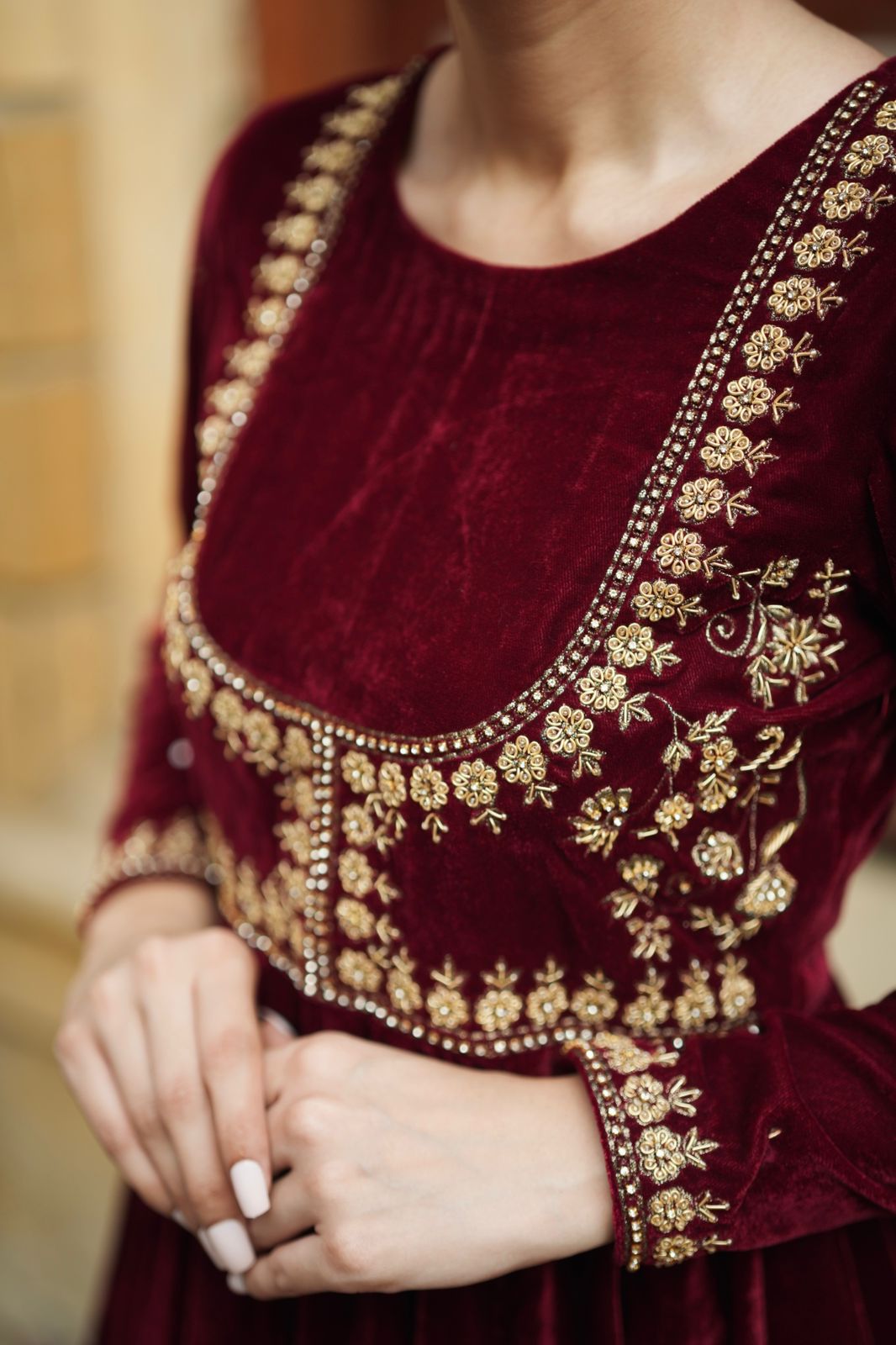 MAROON VELET PISHWAS