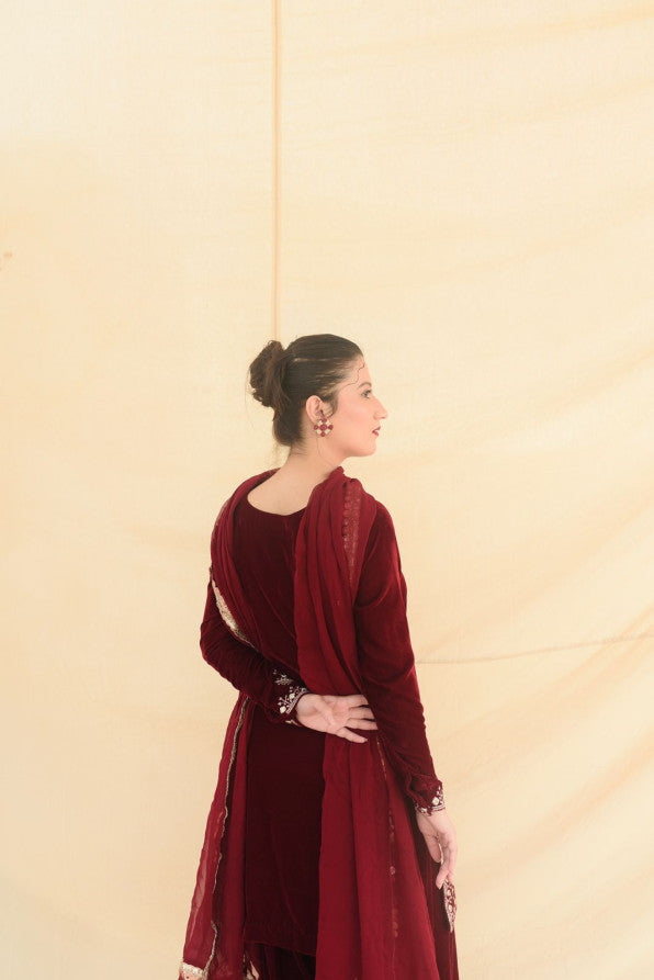 SONEHRI COLLECTION ( MAROON VELVET FARSHI )