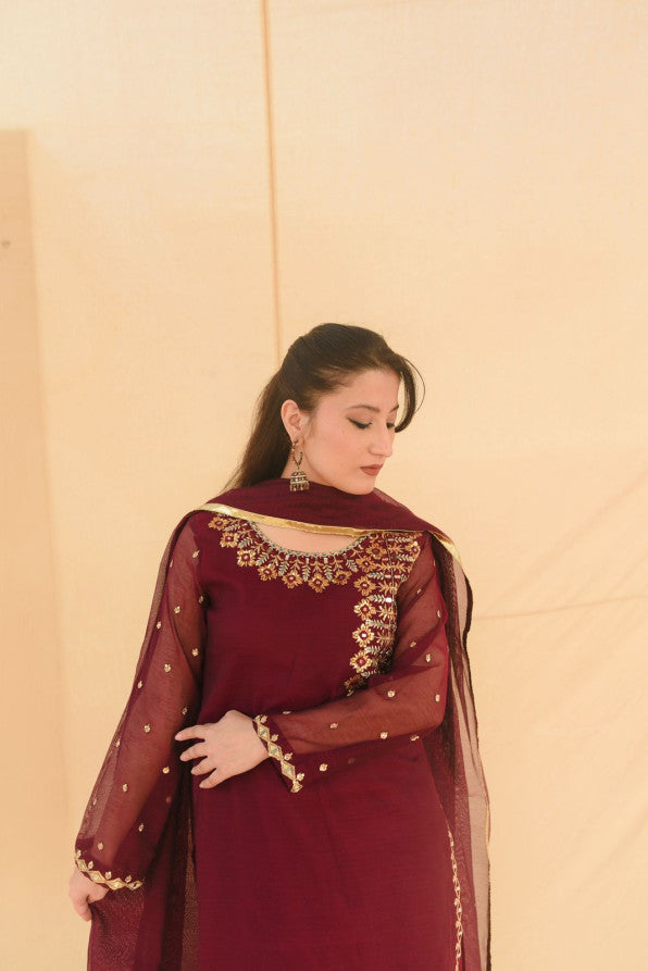 SONEHRI COLLECTION ( MAROON FARSHI )
