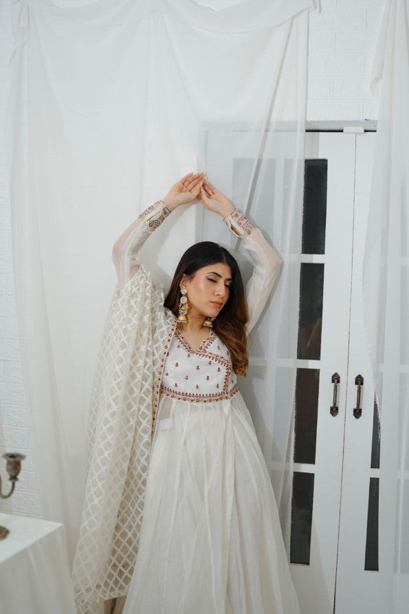RANGREZ COLLECTION ( OFF WHITE ANGRAKHA)