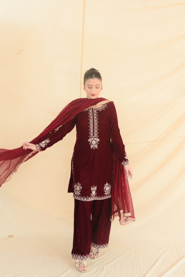 SONEHRI COLLECTION ( MAROON VELVET FARSHI )