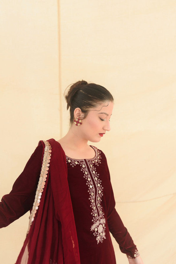 SONEHRI COLLECTION ( MAROON VELVET FARSHI )