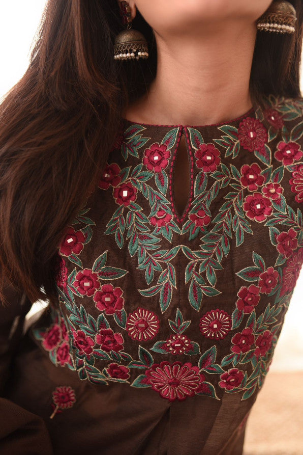 FLOWER GIRL' 07 ( BROWN ATTIRE )