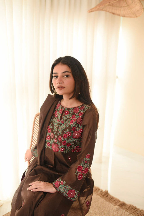 FLOWER GIRL' 07 ( BROWN ATTIRE )