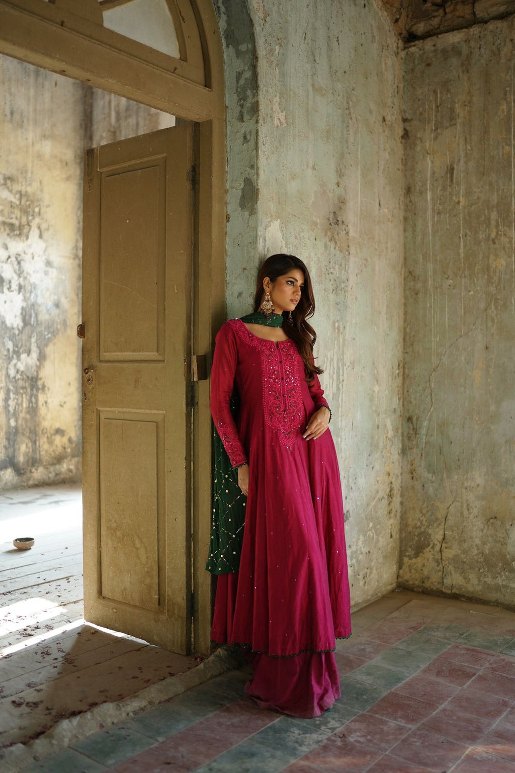 ZEBAISH E ZAMANA (PINK DRESS KAMDANI DUPATTA )