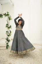 BAGHBAAN ( GREY ANGRAKHA CRUSHED PISHWAS )