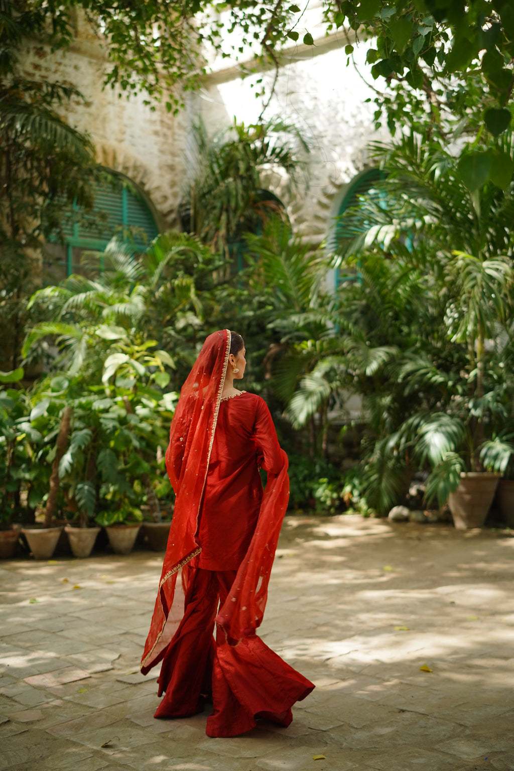 ROSHAN ( LAAL GARARA)